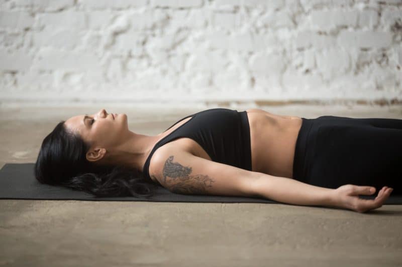 Yoga : posture du cadavre